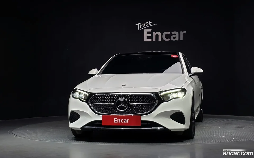 Mercedes-Benz E-Class E200 2024 — thumbnail 3