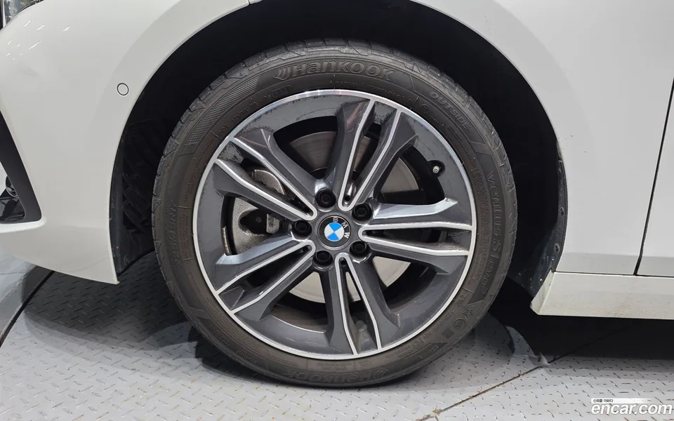 BMW 1 Series 120i 2022 — thumbnail 2