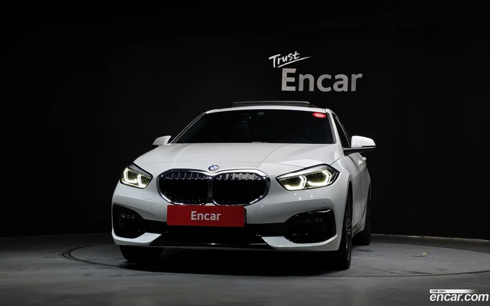 BMW 1 Series 120i 2022 — thumbnail 3