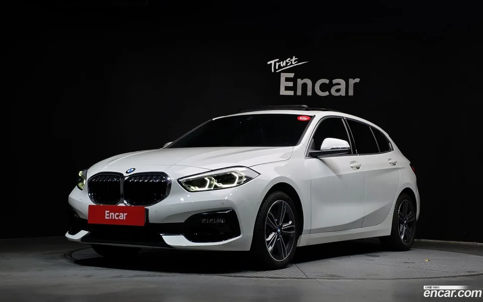 BMW 1 Series 120i 2022 — photo 1, buy with delivery to Moscow