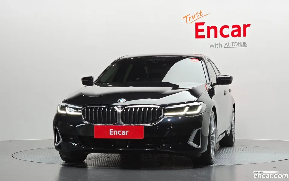 BMW 5 Series 520i 2023 — thumbnail 3