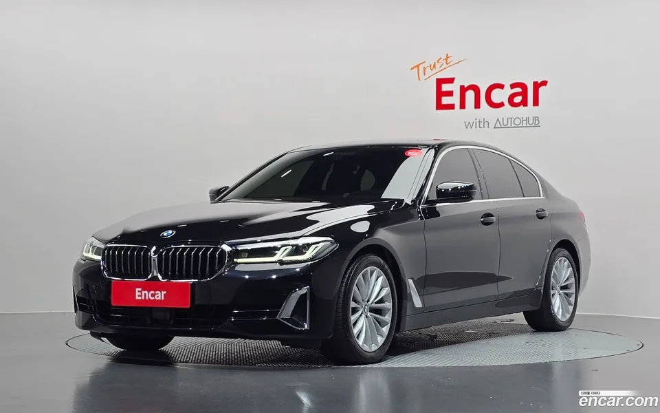 BMW 5 Series 520i 2023 — photo 1, buy with delivery to Moscow