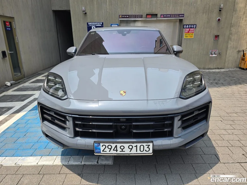 Porsche Cayenne 3.0 E- 2025 — thumbnail 3