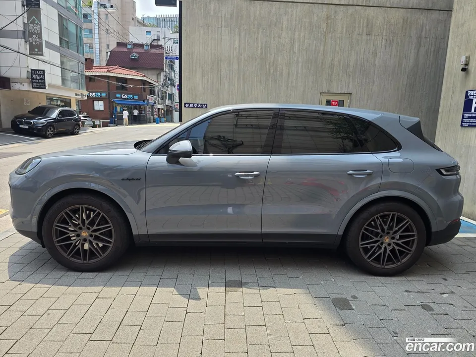 Porsche Cayenne 3.0 E- 2025 — thumbnail 5