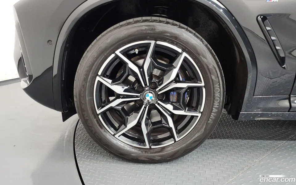 BMW X4 xDrive20i M 2023 — thumbnail 2