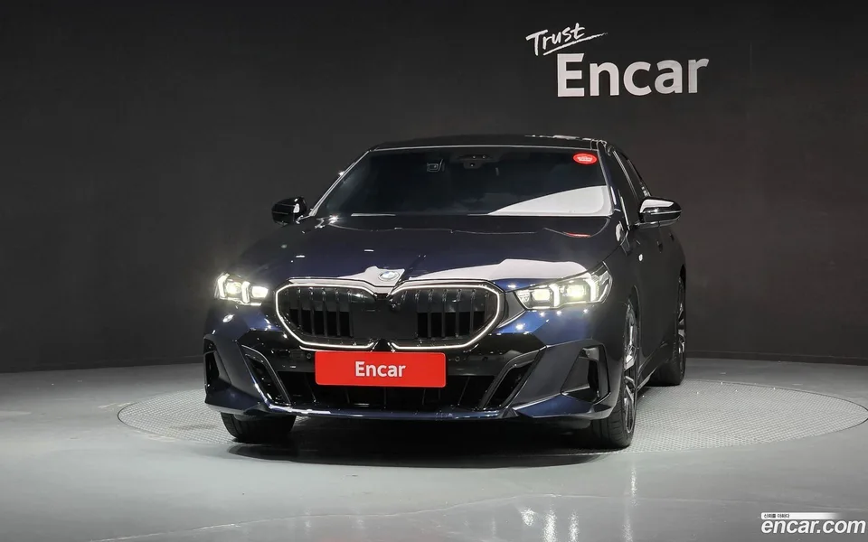 BMW 5 Series 530i xDrive M 2025 — thumbnail 3