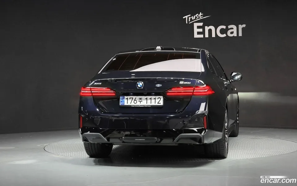 BMW 5 Series 530i xDrive M 2025 — thumbnail 4