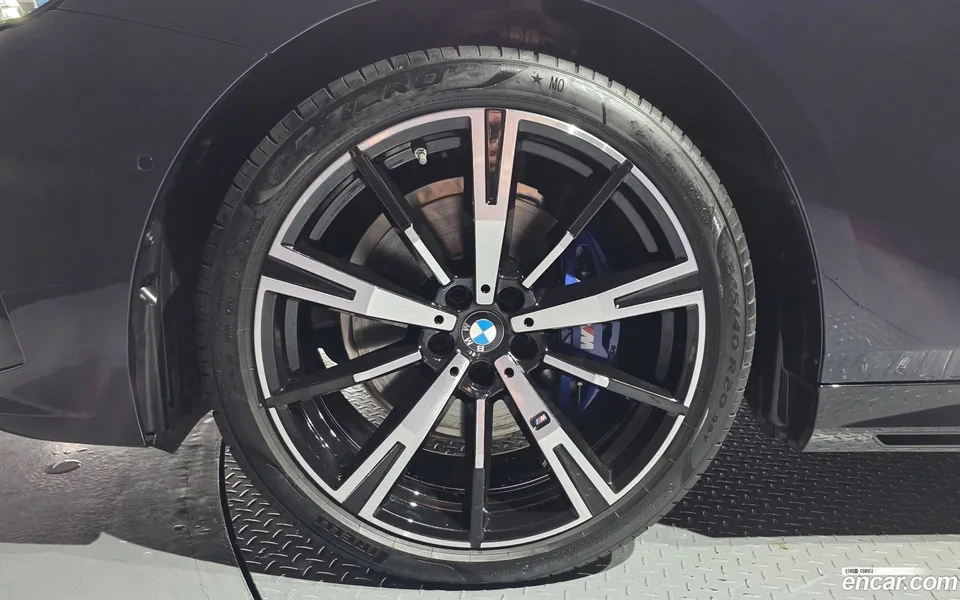 BMW 5 Series 530i xDrive M 2025 — thumbnail 5