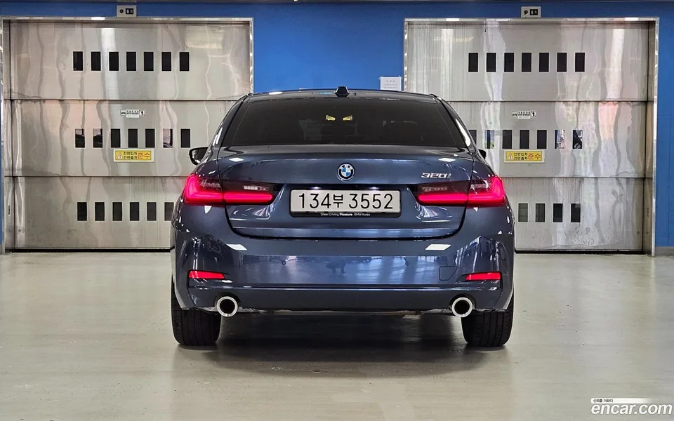 BMW 3 Series 320i 2025 — thumbnail 4