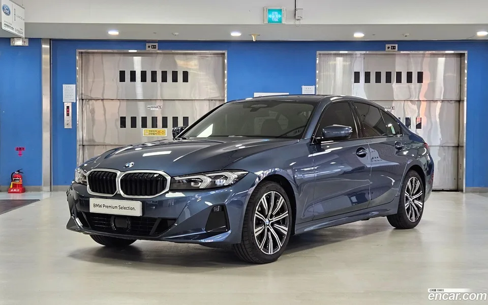 BMW 3 Series 320i 2025 — photo 1, buy with delivery to Moscow