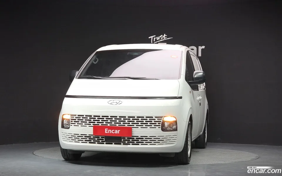 Hyundai Staria 3 2022 — thumbnail 3