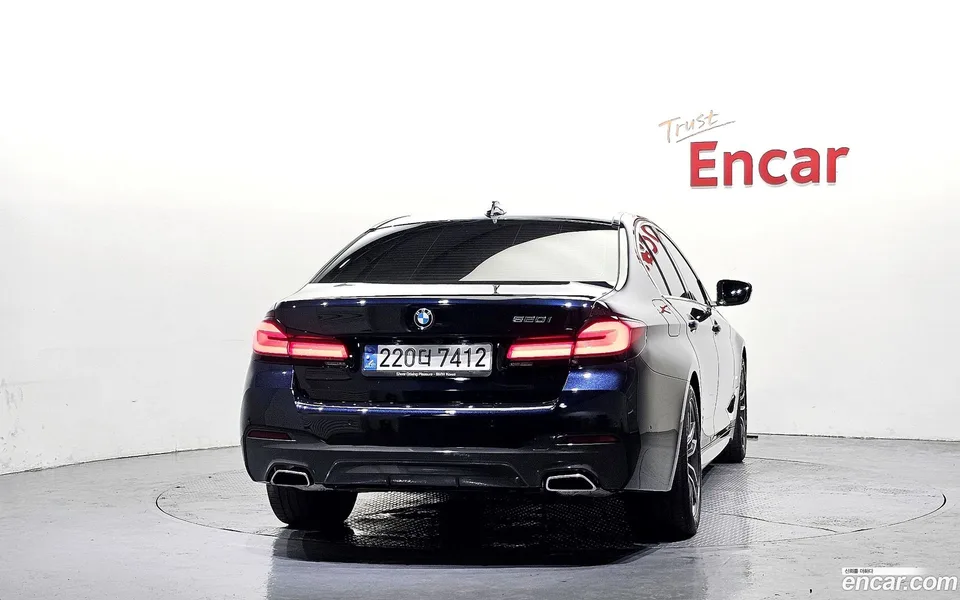 BMW 5 Series 520i M 2022 — thumbnail 4