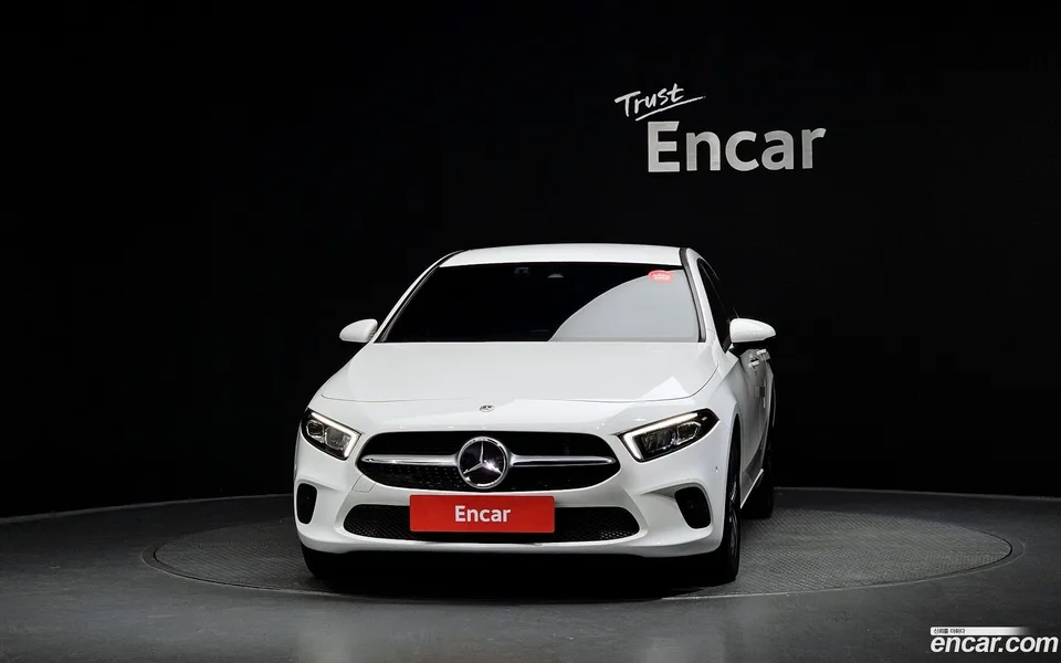 Mercedes-Benz A-Class A220 2023 — thumbnail 3