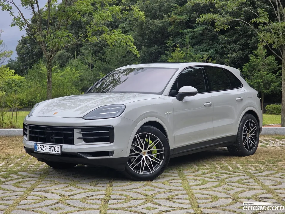 Porsche Cayenne 3.0 E- 2024 — thumbnail 3