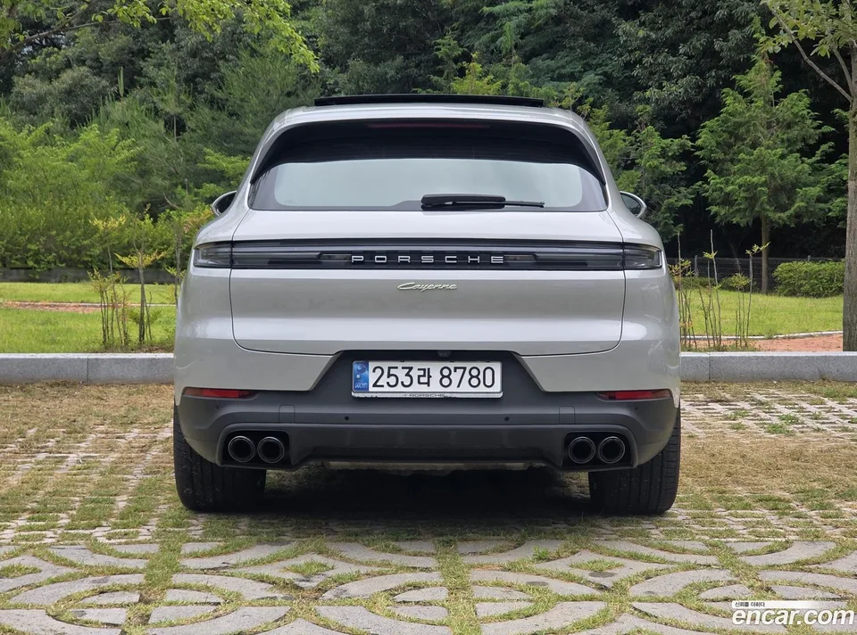 Porsche Cayenne 3.0 E- 2024 — thumbnail 4