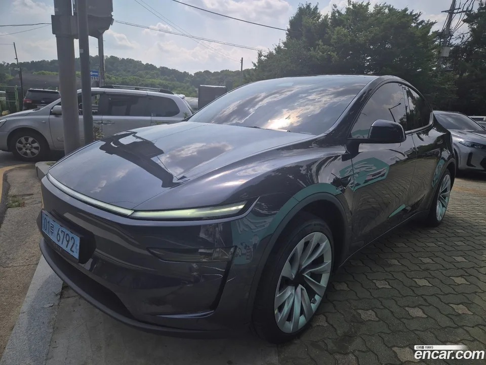 Tesla Model Y AWD 2025 — thumbnail 3