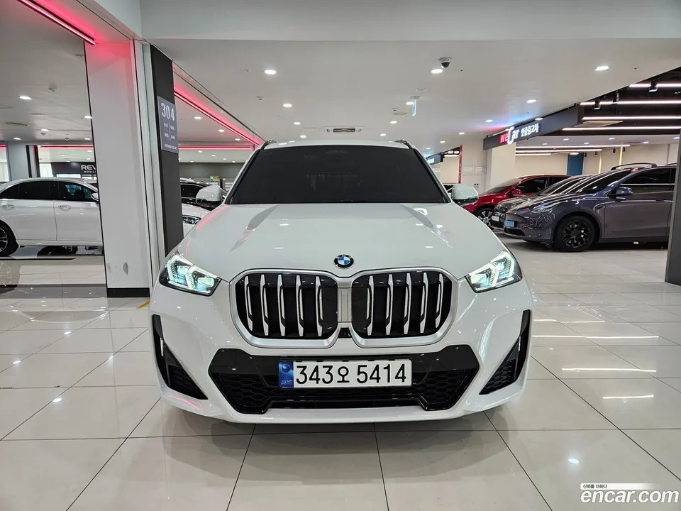 BMW X1 sDrive 20i M 2023 — thumbnail 3