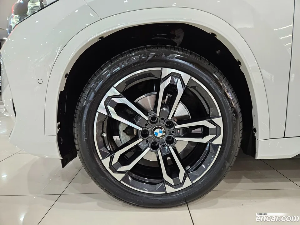 BMW X1 sDrive 20i M 2023 — thumbnail 5