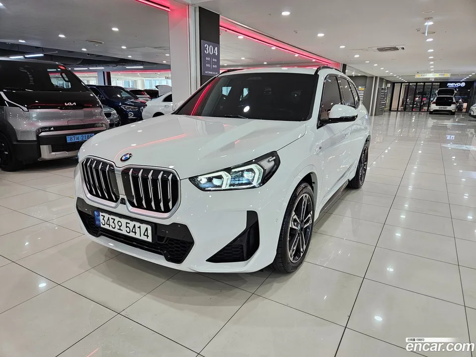 BMW X1 sDrive 20i M 2023 — photo 1, buy with delivery to Moscow