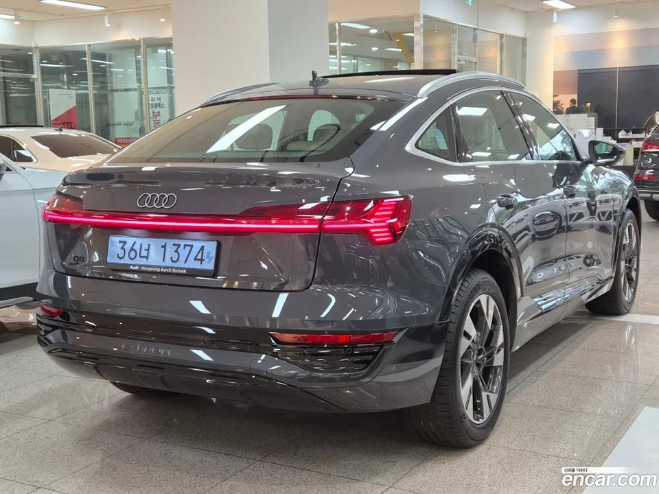 Audi Q8 e-tron 55 2024 — thumbnail 2