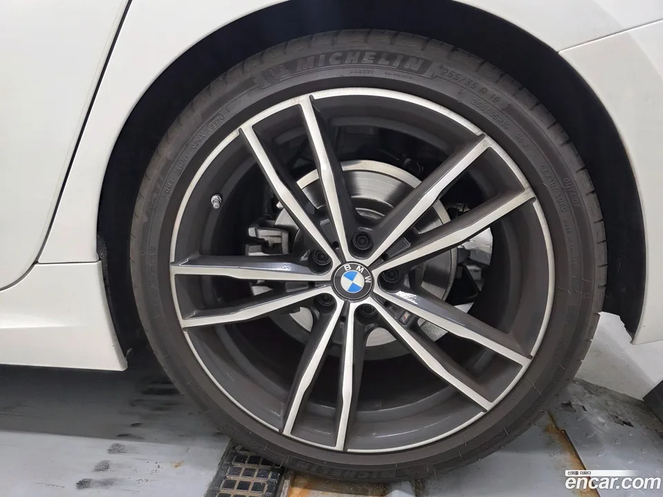 BMW 3 Series 320i M 2022 — thumbnail 2