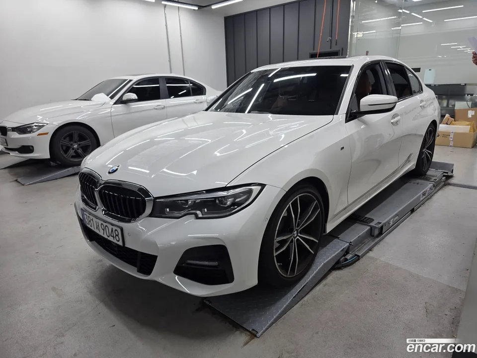 BMW 3 Series 320i M 2022 — photo 1, buy with delivery to Moscow