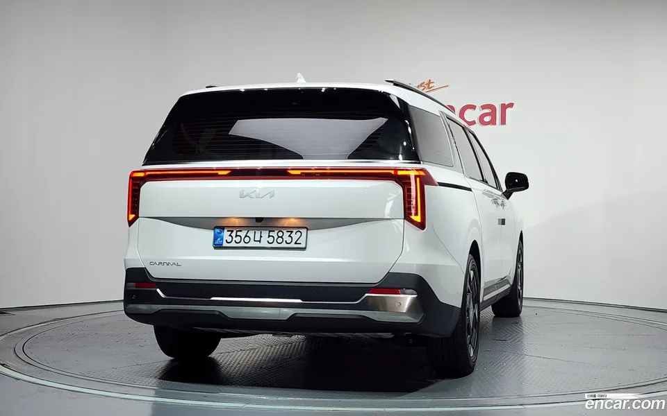 Kia Carnival 9 2024 — thumbnail 4