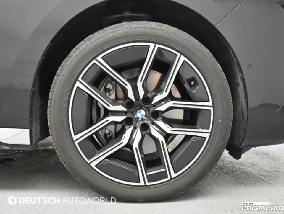 BMW 7 Series 740i xDrive M 2025 — thumbnail 2