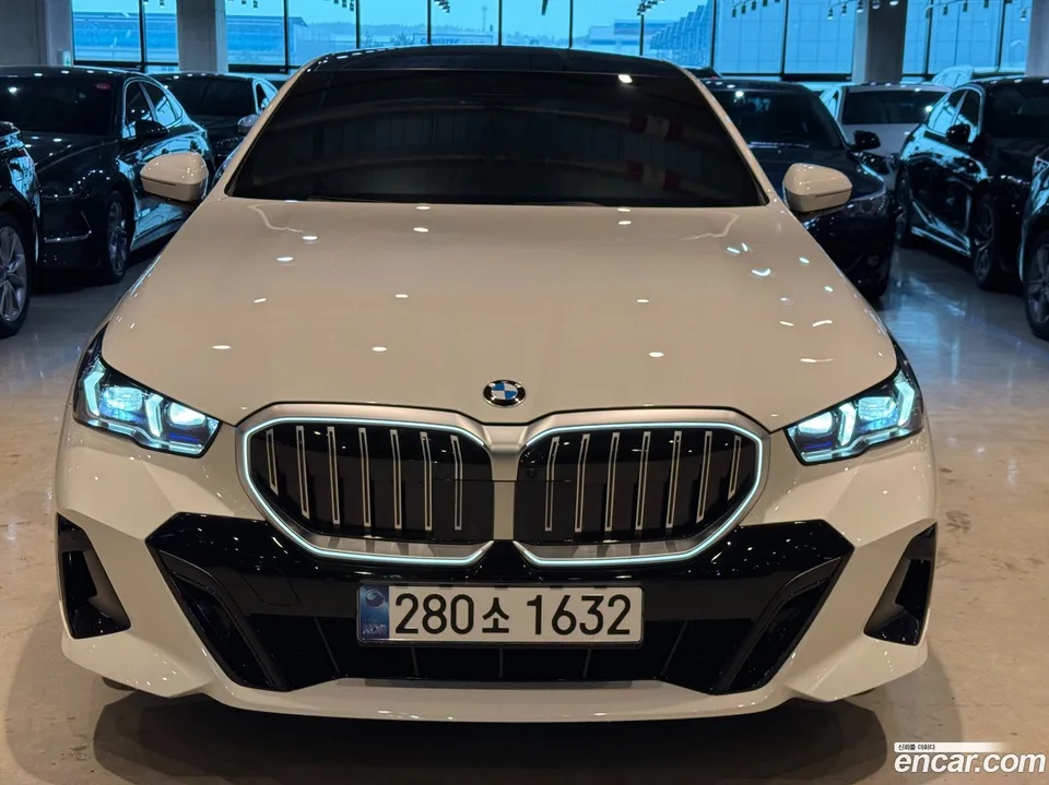 BMW 5 Series 530i xDrive M 2024 — миниатюра 3