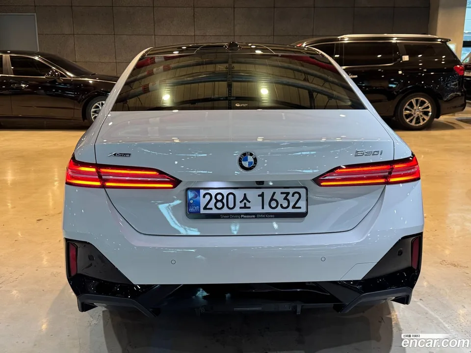 BMW 5 Series 530i xDrive M 2024 — миниатюра 4