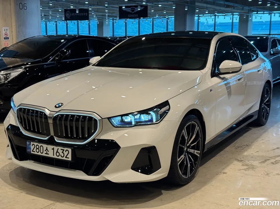 BMW 5 Series 530i xDrive M 2024 — фото 1, купить с доставкой в Москву