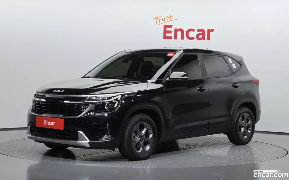 Kia Seltos 1.6 2WD 2023 — photo 1, buy with delivery to Moscow