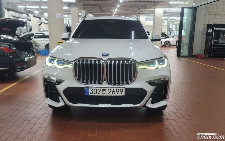 BMW X7 xDrive 40i M 6 2022 — photo 1, buy with delivery to Moscow