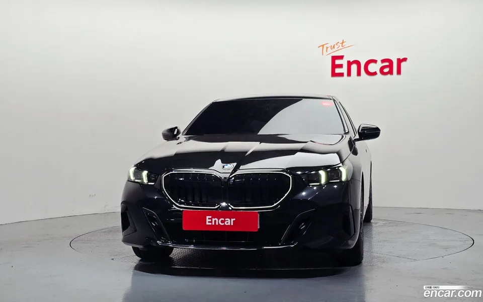 BMW 5 Series 530i xDrive M 2025 — thumbnail 3