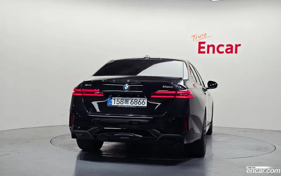 BMW 5 Series 530i xDrive M 2025 — thumbnail 4