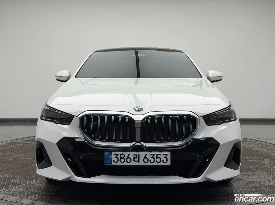 BMW 5 Series 520i M 2026 — thumbnail 3