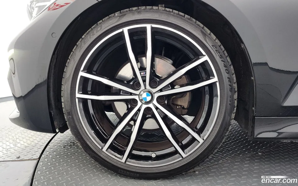 BMW 3 Series 320i M 2022 — thumbnail 5