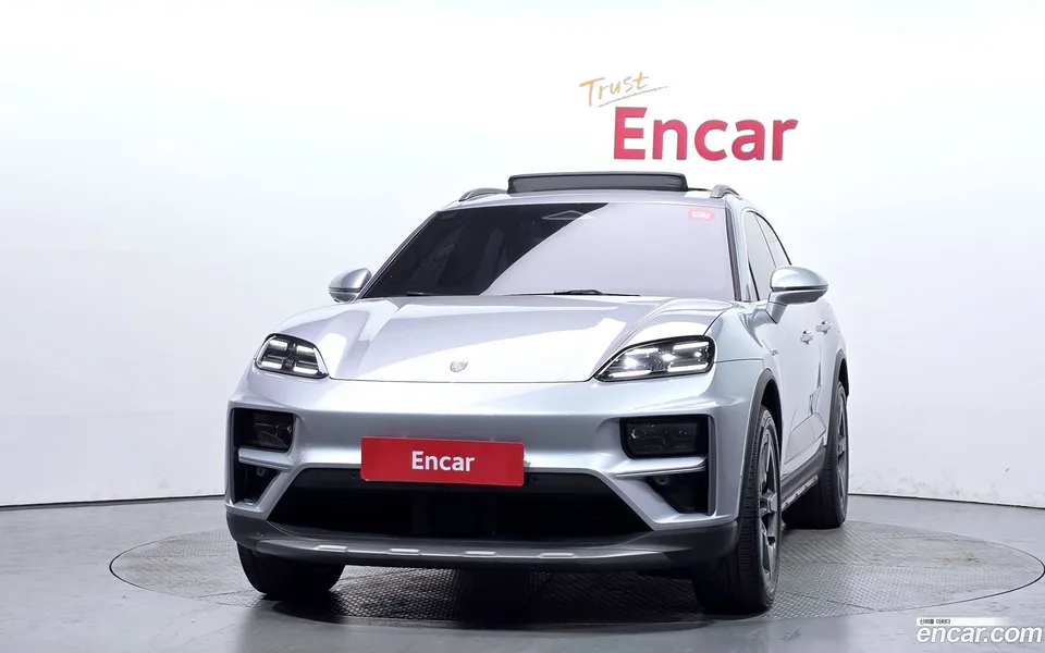 Porsche Macan Electric 2025 — thumbnail 3