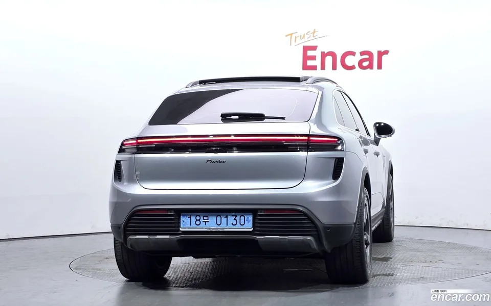 Porsche Macan Electric 2025 — thumbnail 4