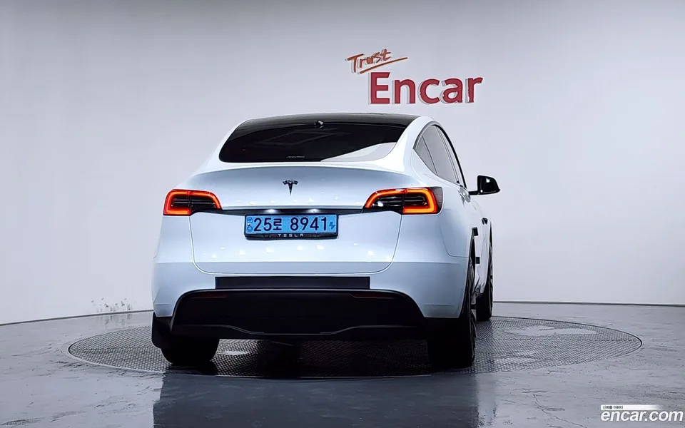 Tesla Model Y RWD 2023 — thumbnail 4