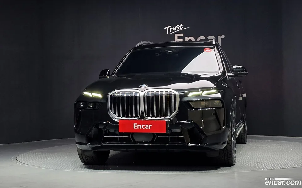 BMW X7 xDrive 40i M 6 2023 — миниатюра 3