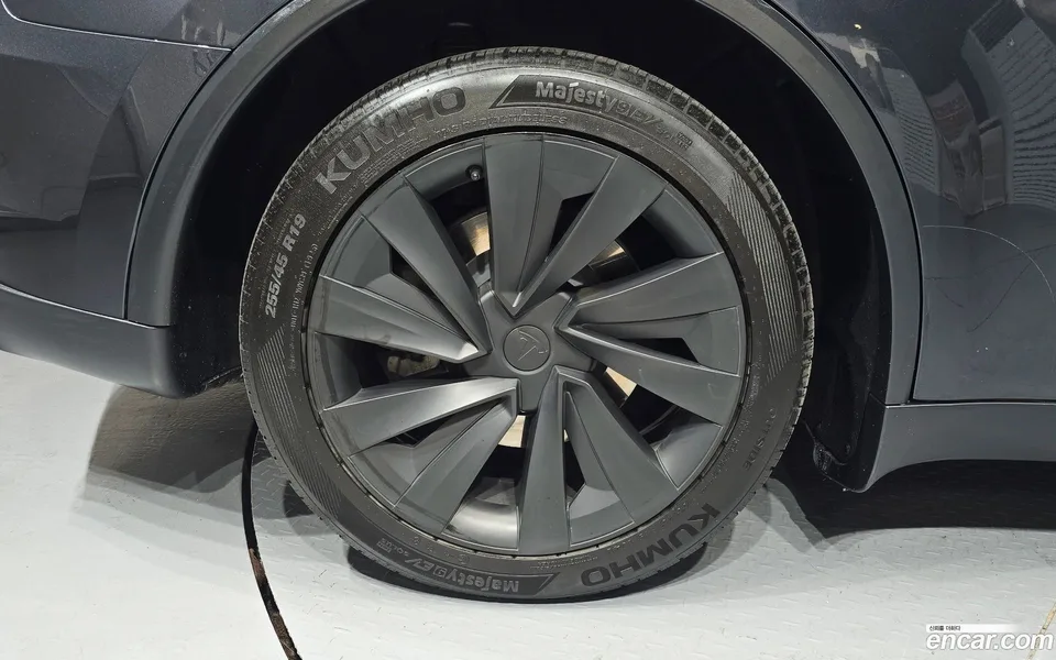 Tesla Model Y RWD 2025 — миниатюра 5