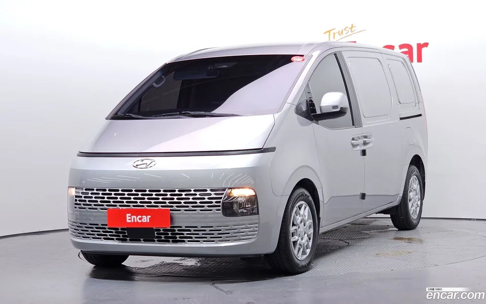 Hyundai Staria 3 2022 — photo 1, buy with delivery to Moscow