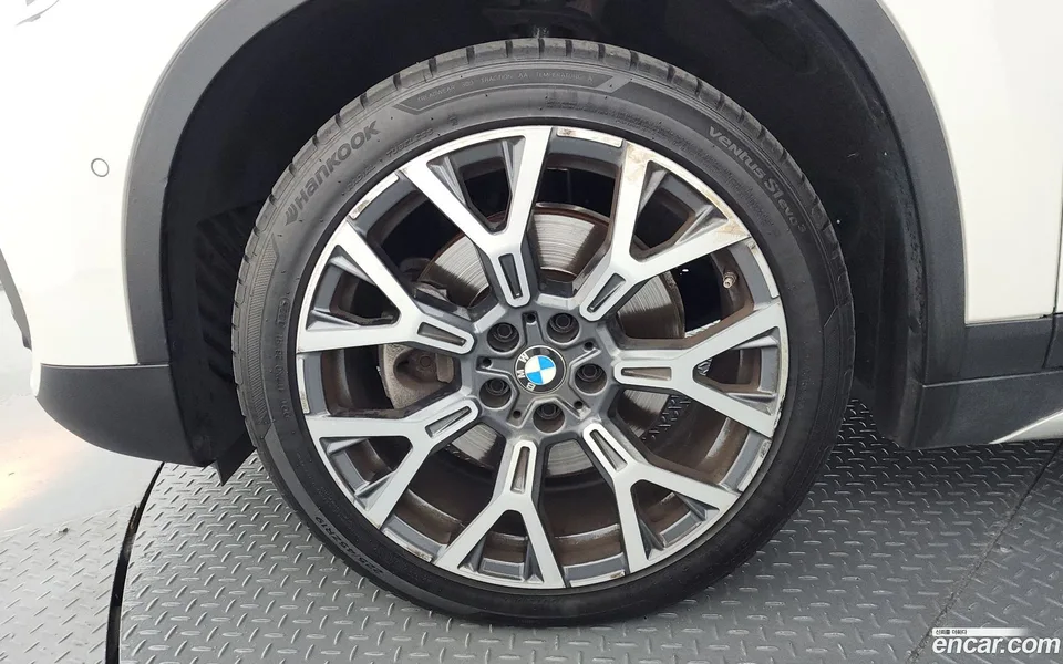 BMW X1 xDrive 20i xLine 2022 — thumbnail 2