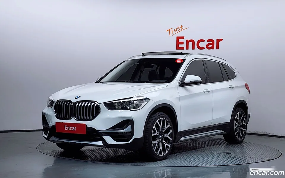 BMW X1 xDrive 20i xLine 2022 — photo 1, buy with delivery to Moscow