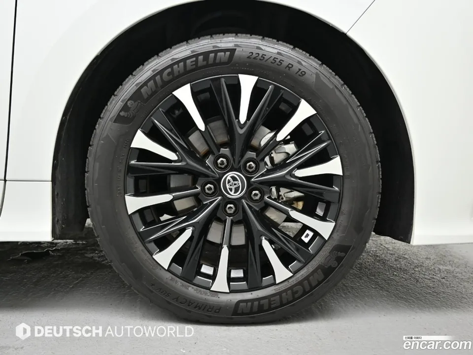 Toyota Alphard 2.5 HEV AWD 2024 — thumbnail 2