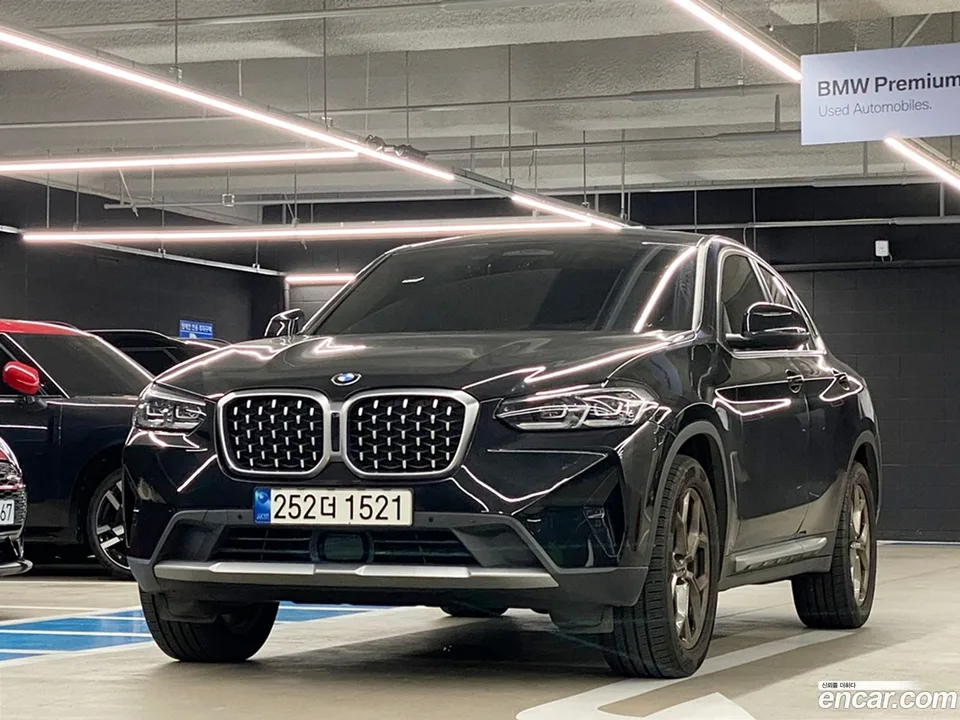 BMW X4 xDrive20i xLine 2022 — photo 1, buy with delivery to Moscow