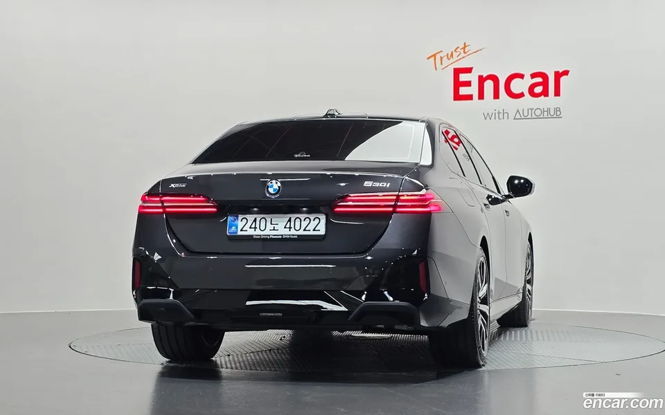 BMW 5 Series 530i xDrive M 2025 — thumbnail 4