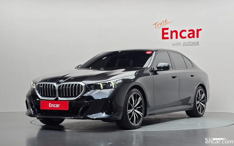 BMW 5 Series 530i xDrive M 2025 — photo 1, buy with delivery to Moscow