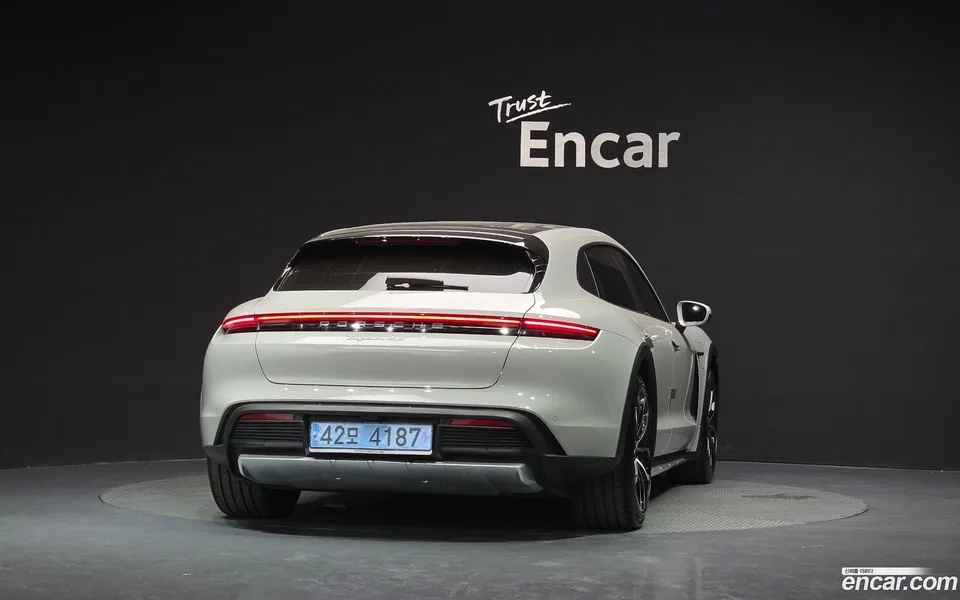 Porsche Taycan 4S 2022 — thumbnail 4